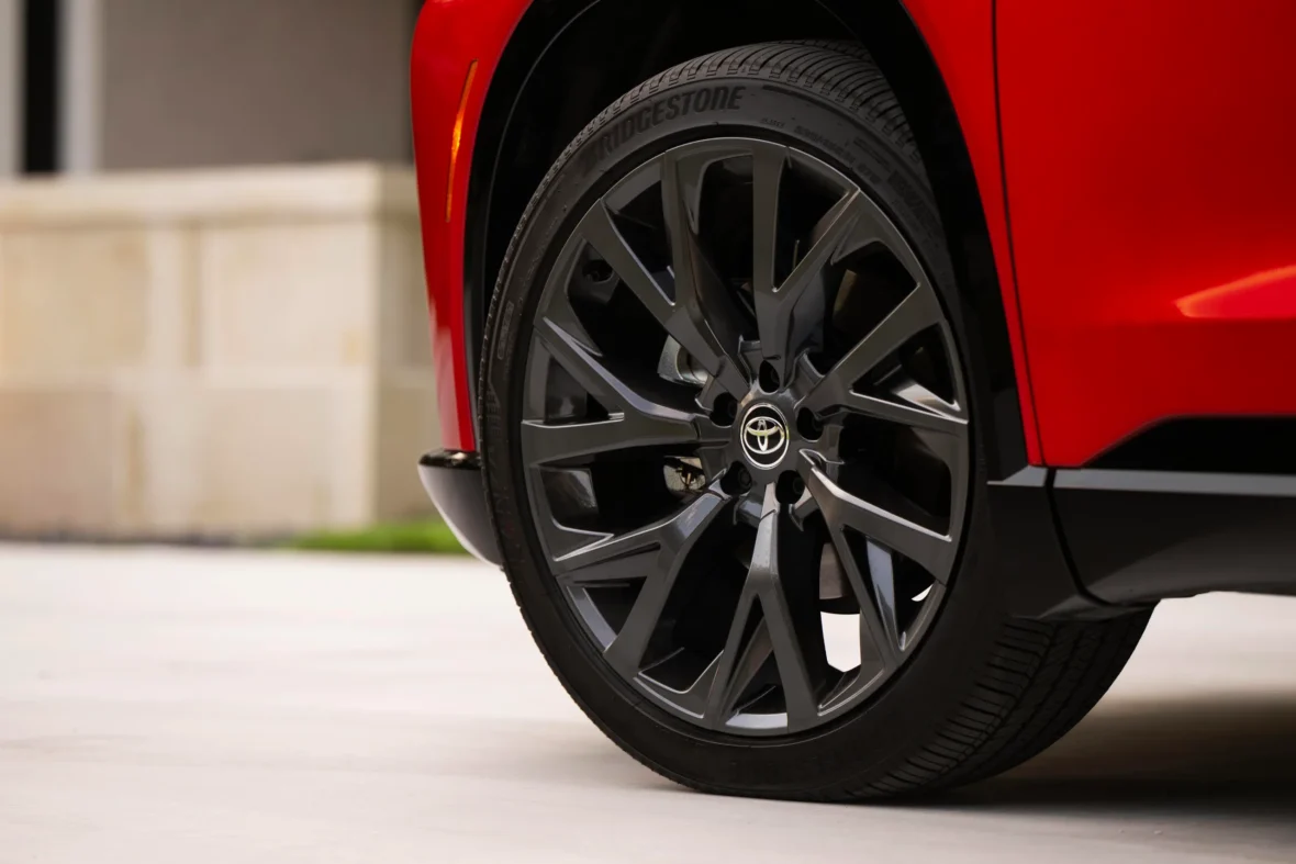 21-inch wheel on the 2027 Toyota Crown Signia Limited