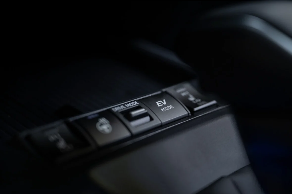 Drive mode buttons in the hybrid