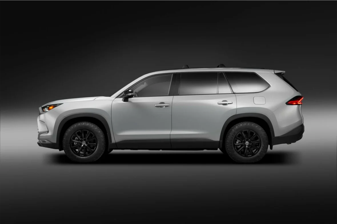 Side profile of the Grand Highlander Woodland Edition on matte black wheels