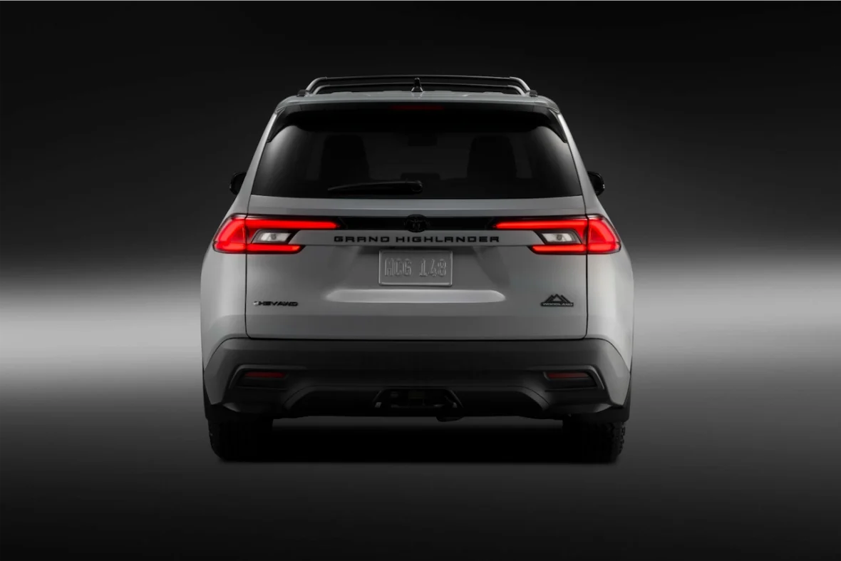 Rear view of the Grand Highlander Woodland Edition with blacked-out badging