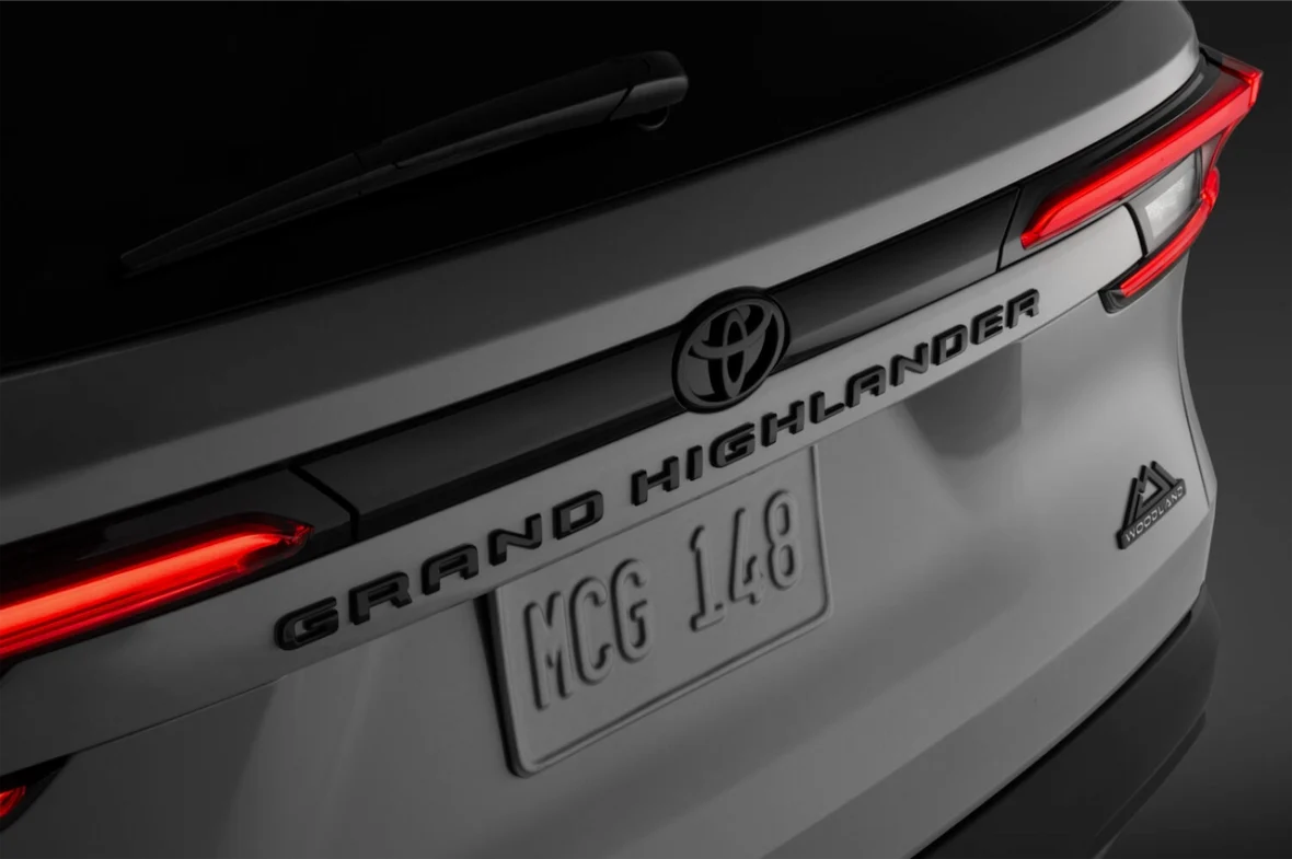 Close-up of the Grand Highlander Woodland Edition rear badging
