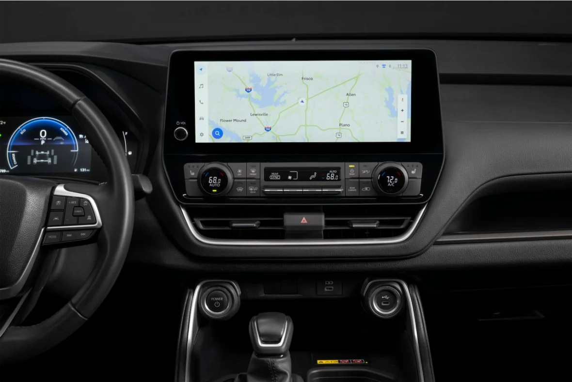 Digital gauge cluster behind the steering wheel