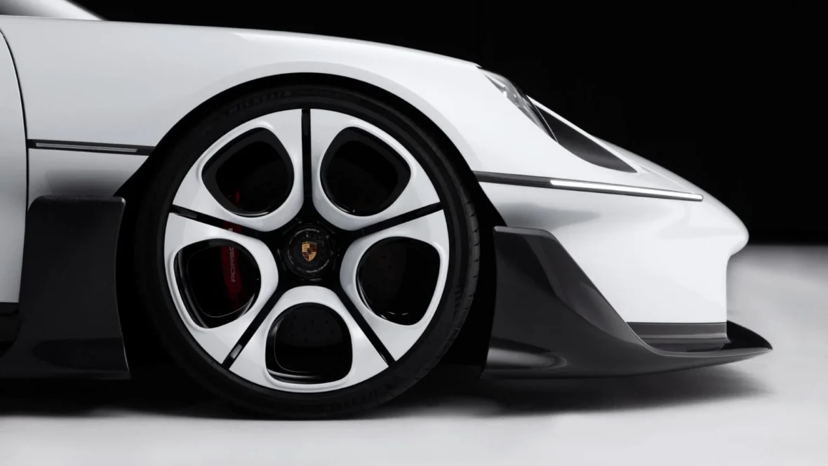 Porsche Mission S wheel inspired by the 928
