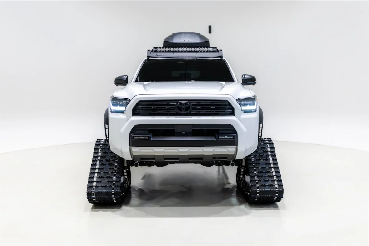 Toyota 4Runner Snowhunter concept on snow tracks