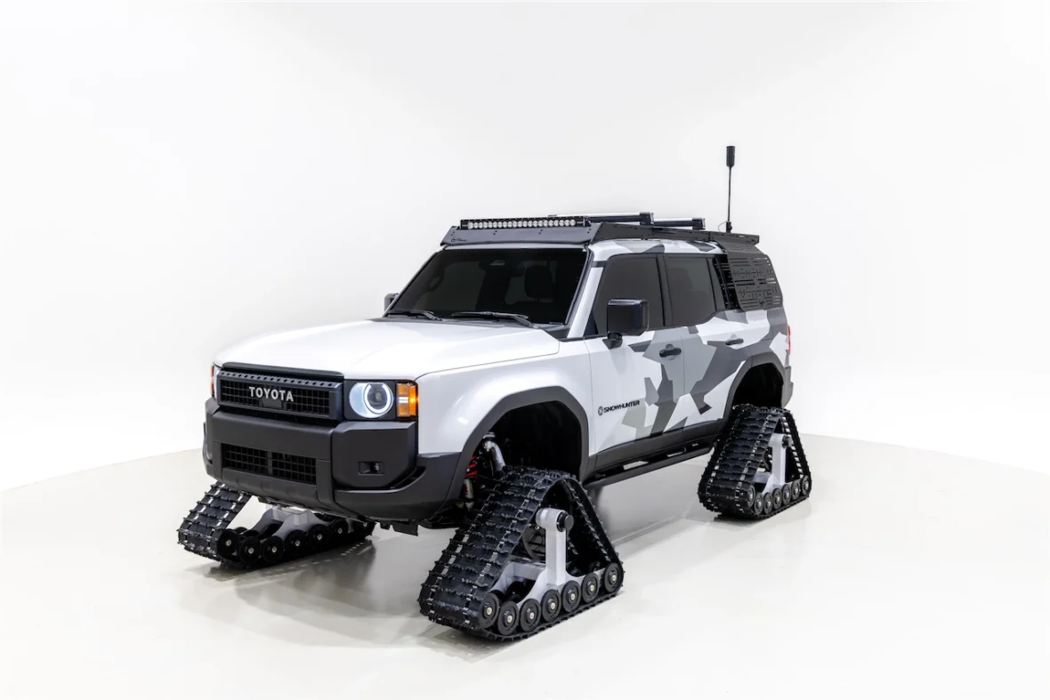 Toyota Land Cruiser Snowhunter concept on snow tracks