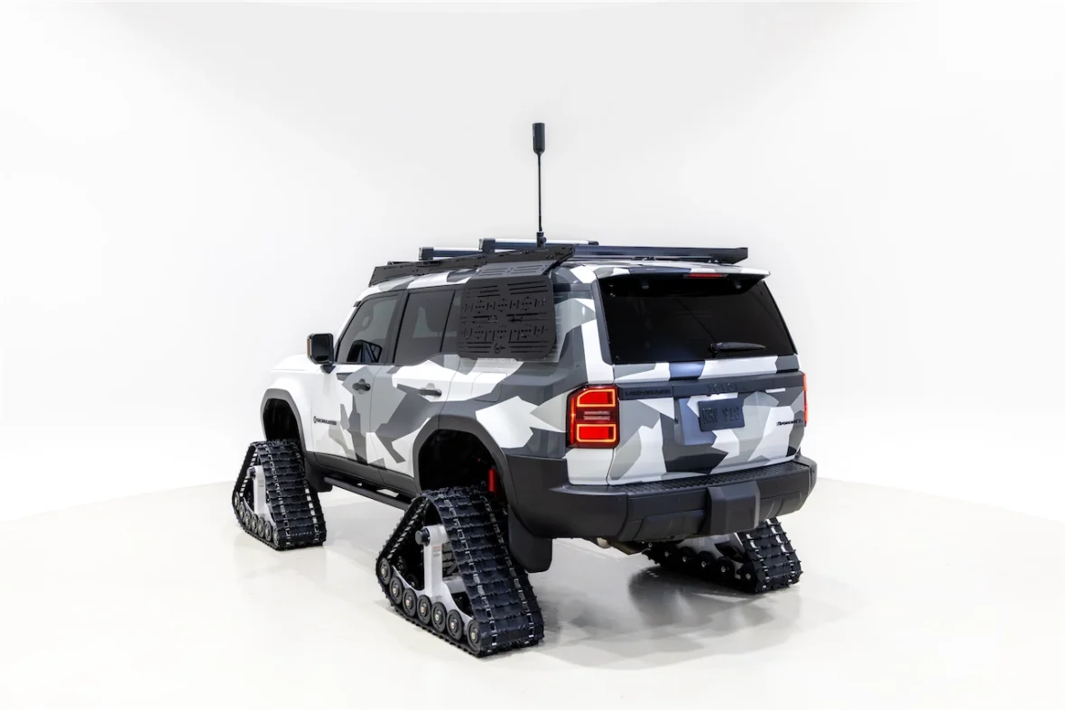 Toyota Land Cruiser Snowhunter concept on snow tracks