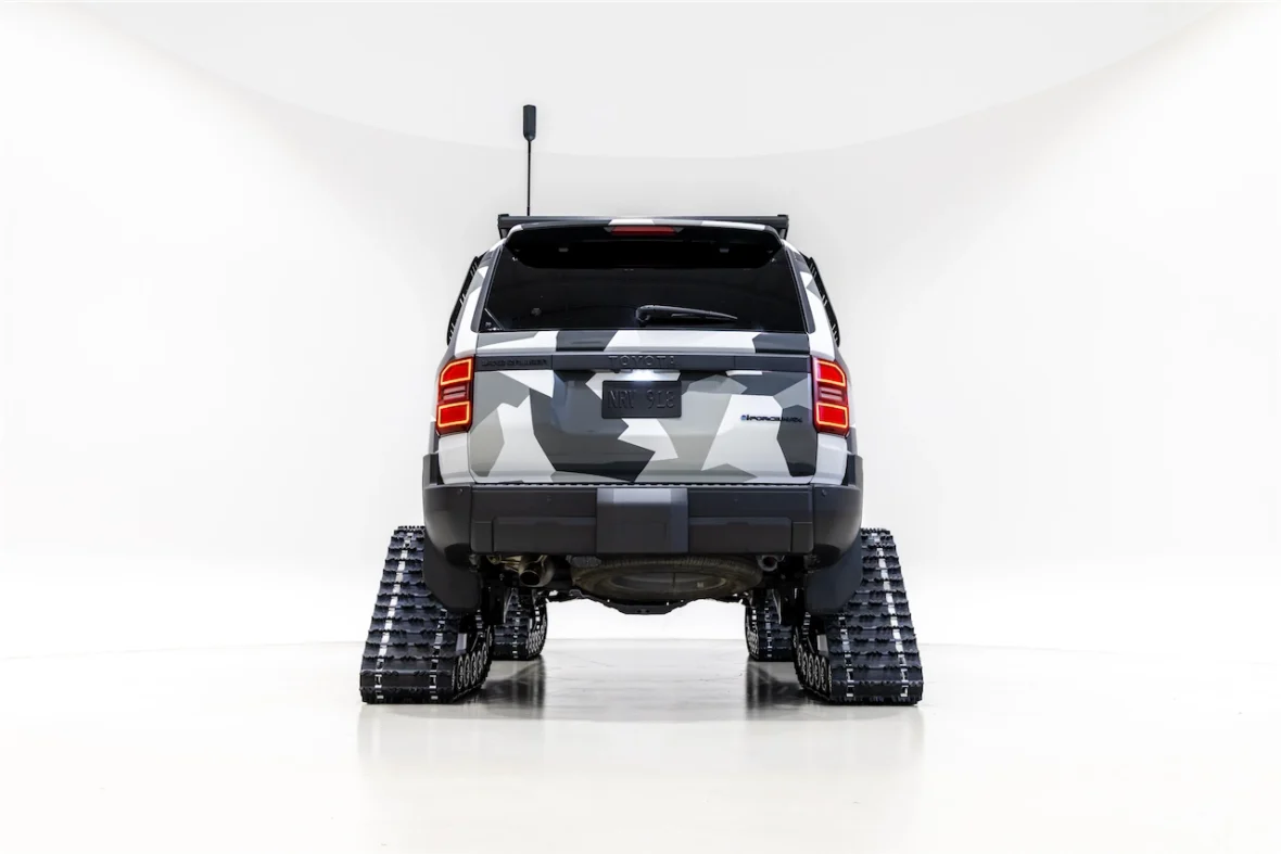 Toyota Land Cruiser Snowhunter concept on snow tracks