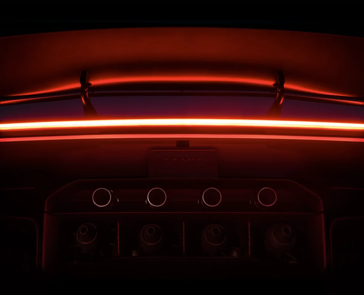 Full-length rear light bar on the new Tesla Roadster