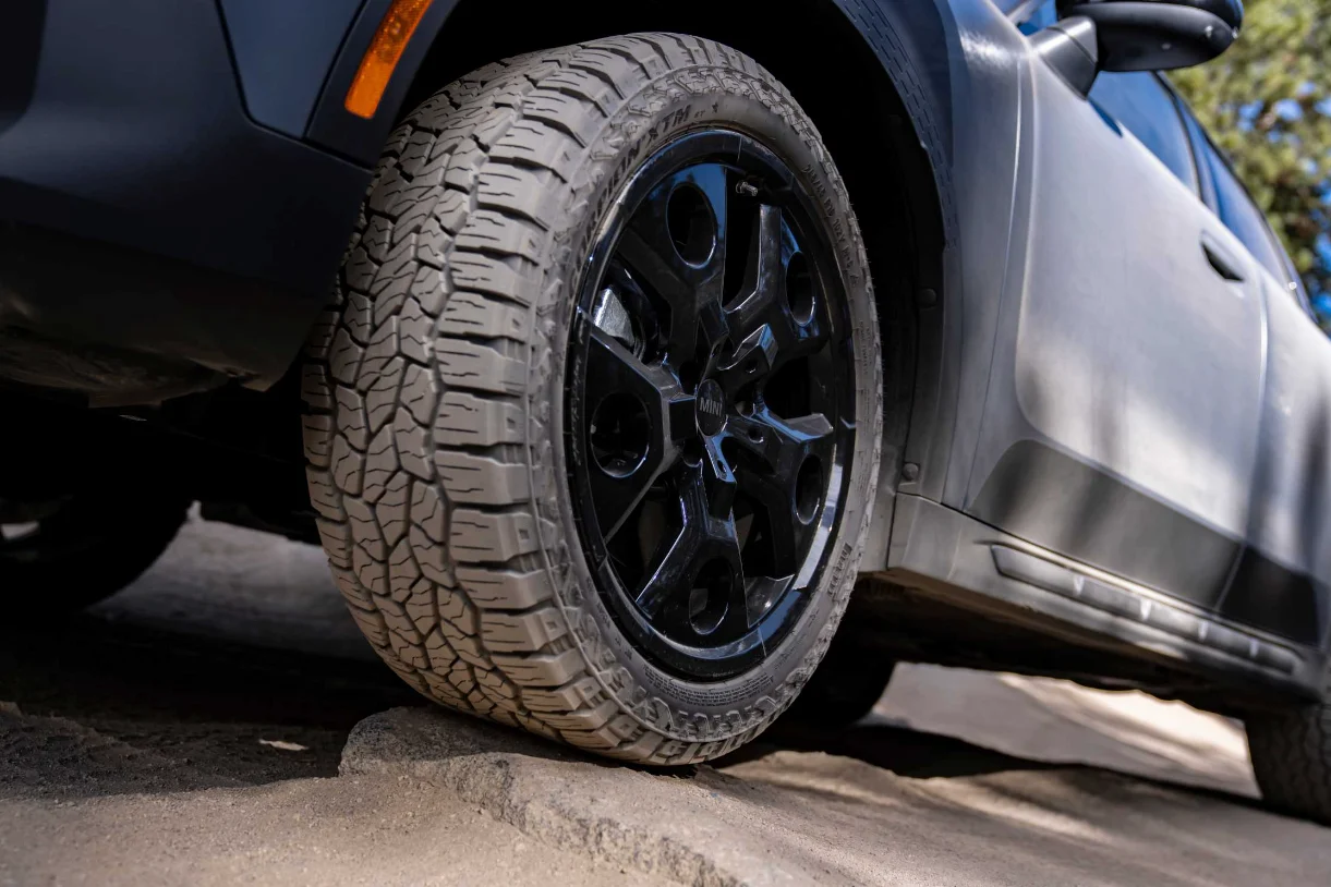 MINI Countryman Untamed Edition Pirelli all-terrain tire and 19-inch wheel
