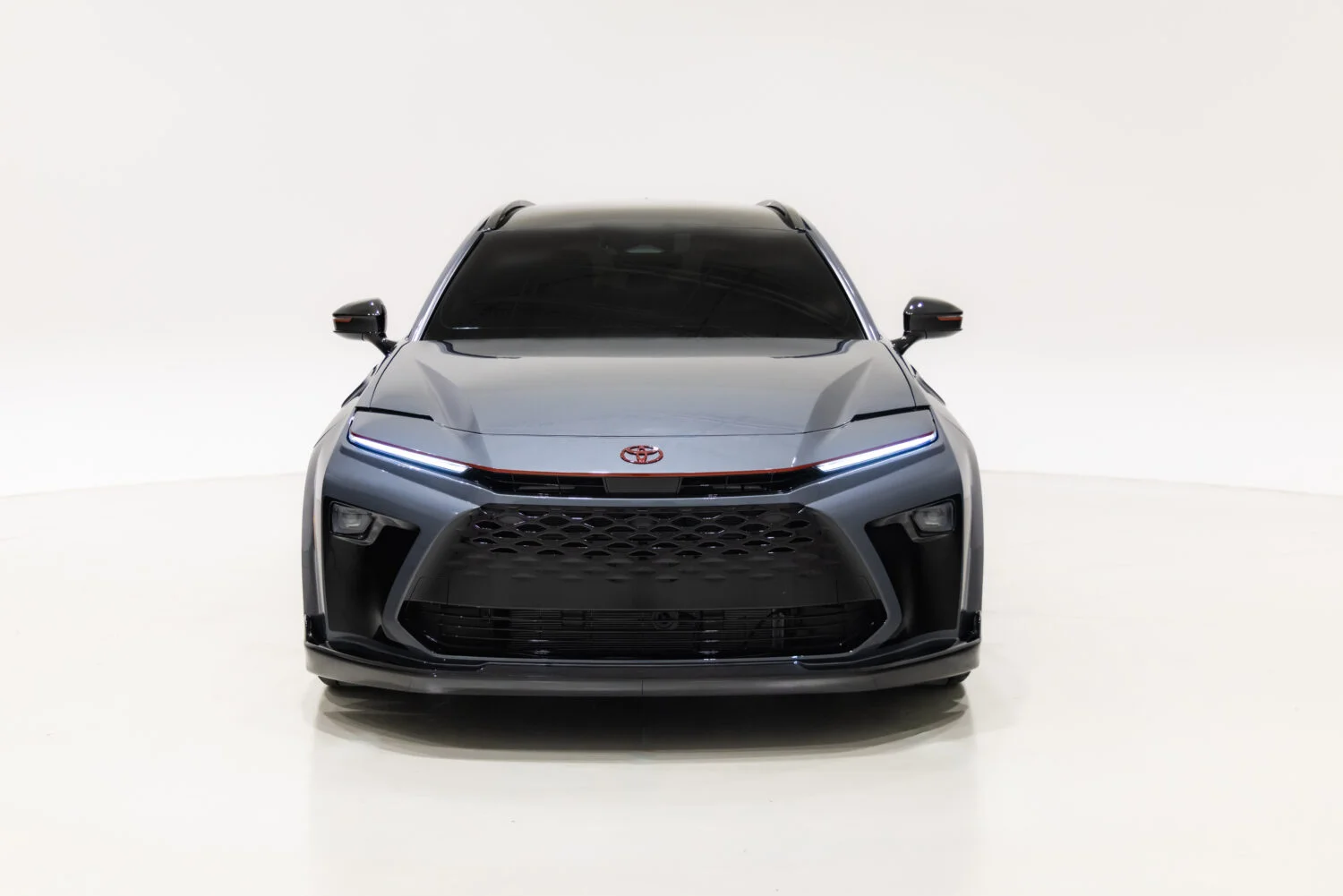 Crown Signia GT-S Concept front view